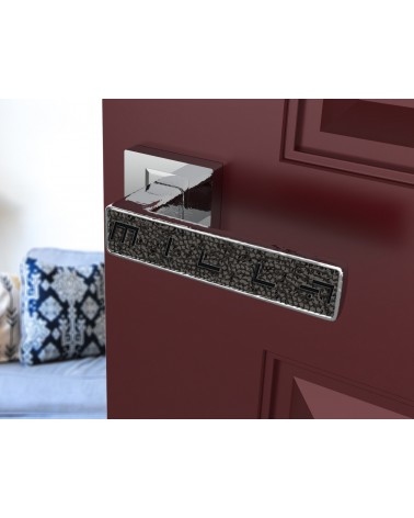 Poignée de porte zamak GLAMOUR quincaillerie design couleur 1 vue de face montée sur une porte 1