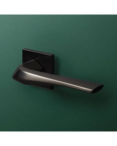 Poignée de porte canon de fusil Heavy quincaillerie design montée sur une plaque