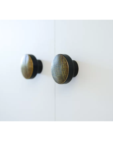 Poignée de meuble en bois vernis noir laiton