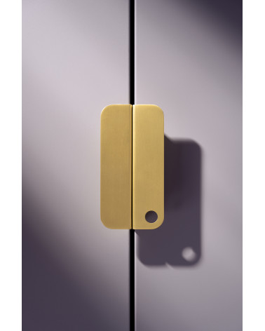 Poignée de meuble or mat EDIT EDGE poignée design installée verticalement