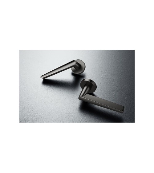 Poignée de porte noire Arrow quincaillerie design