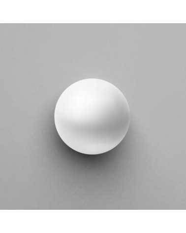 Bouton de meuble blanche ODETE poignée design vue de haut posée sur une surface grise