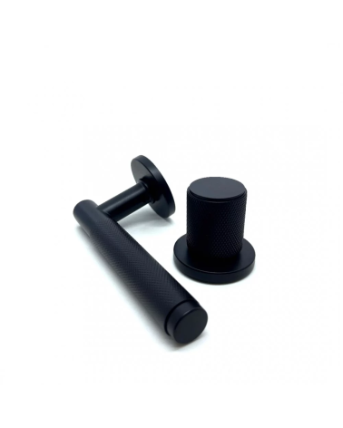 Duo asymétrique poignée et bouton de porte texturée noire Time poignée design présentés côte à côte