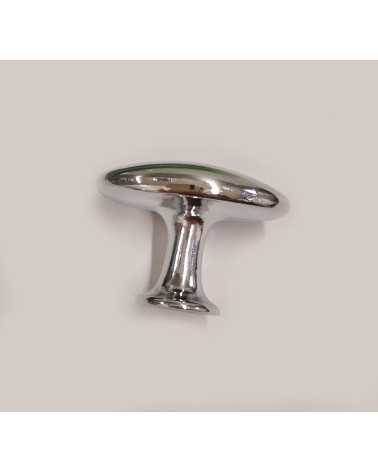 Bouton de meuble chrome poli NAPOLI poignée design vue de coté sur un fond gris clair