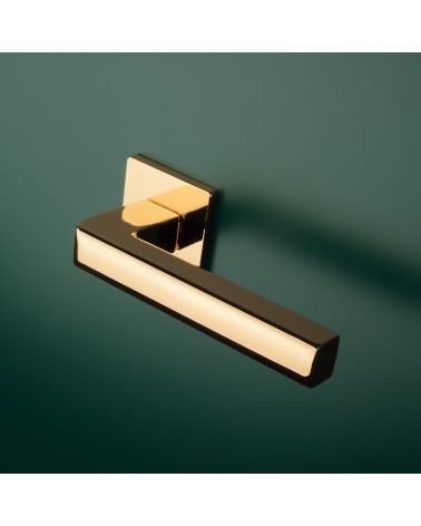 Poignée de porte contemporaine SALICE poignée design montée sur porte 4