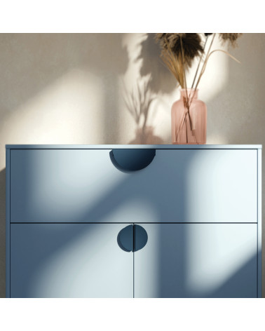 Poignée design bleu marine ZORIA poignée design montée sur une commode