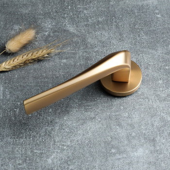 Poignée de porte dorée or mat  | MILLAPOIGNEES