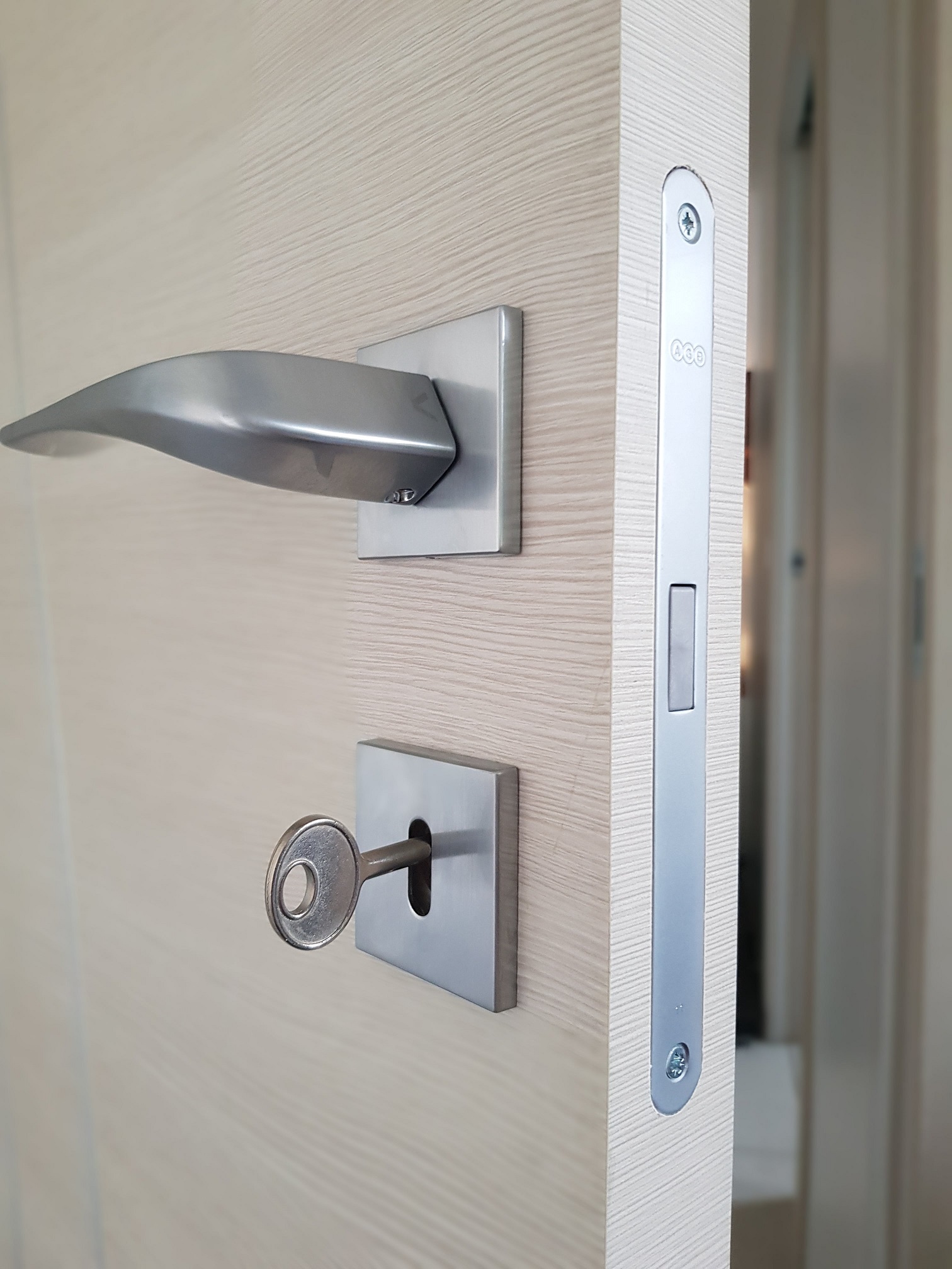 serrure magnétique moderne et design pour porte