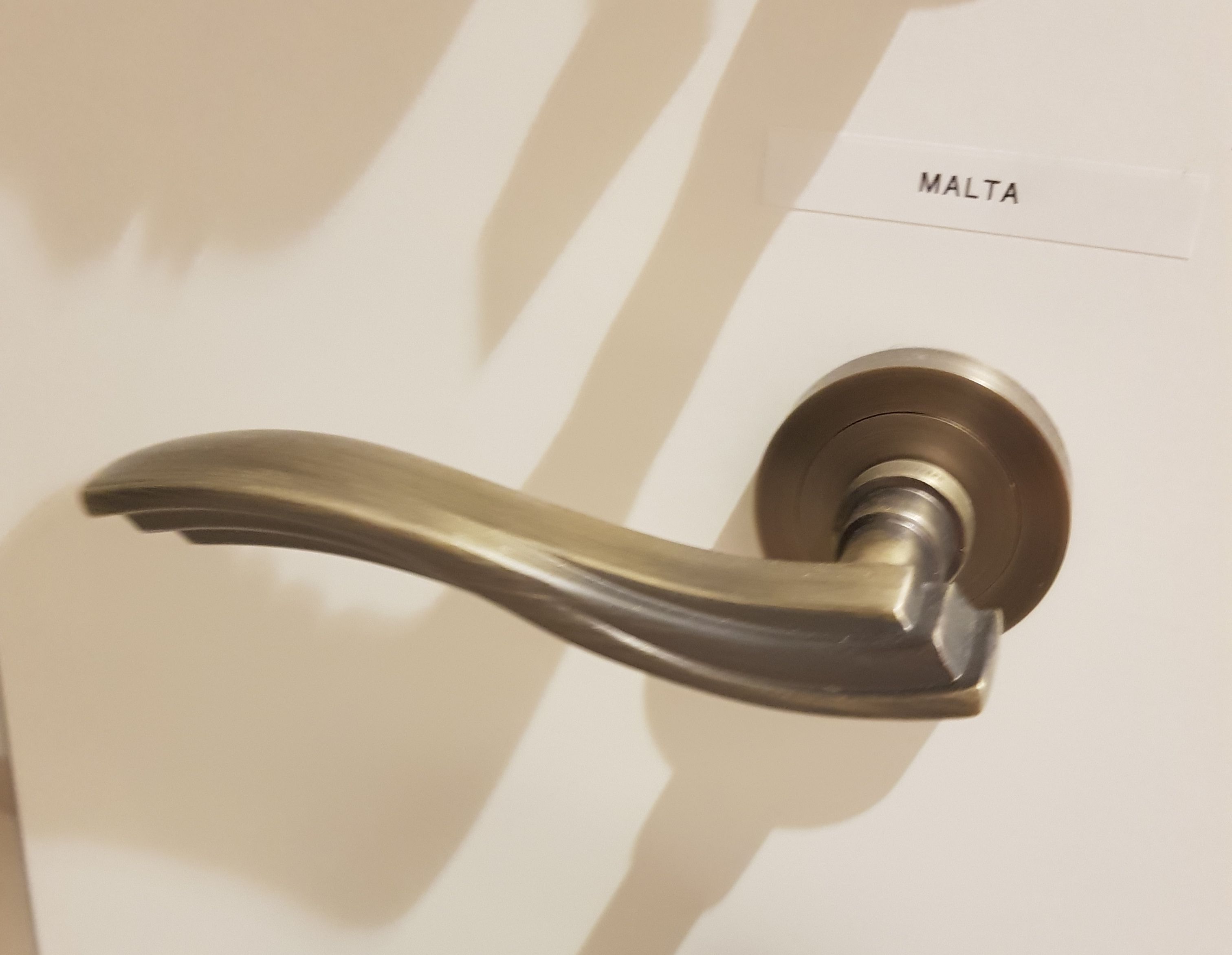 poignée d'intérieur rétro au style vintage et baroque vendue par la boutique Milla poignées