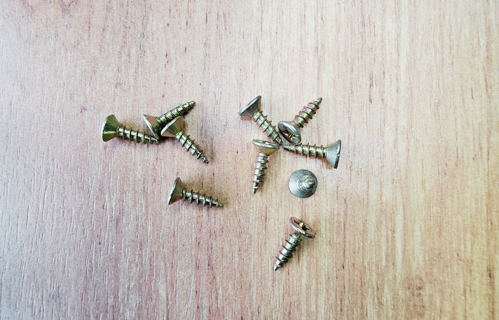 Vis à bois pour poignées de porte