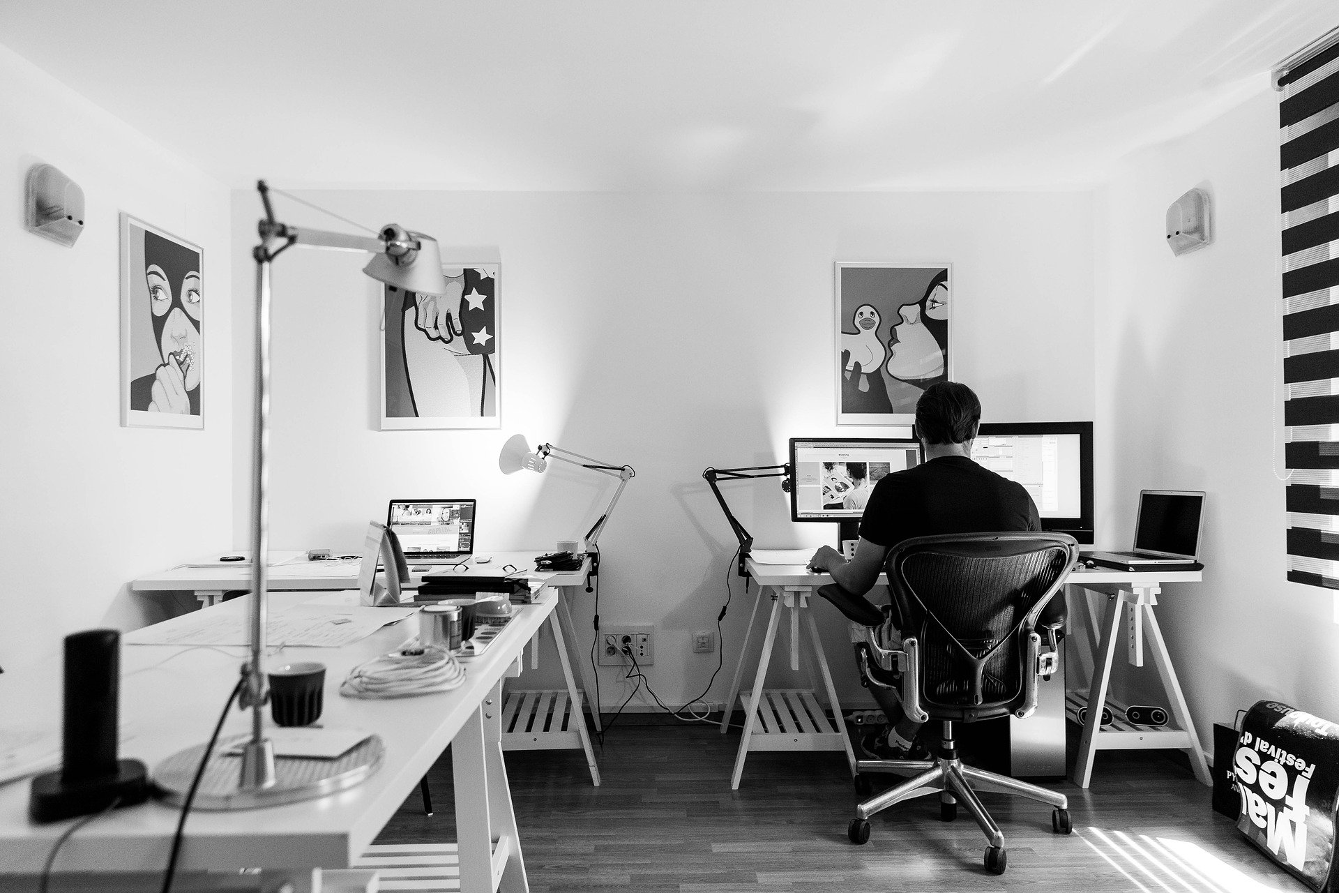 Poignée de porte futuriste pour bureau minimaliste