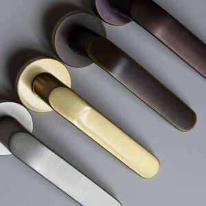 Des couleurs or, graphite, noir, chrome brossé et autres - clenches d'intérieur Mandelli