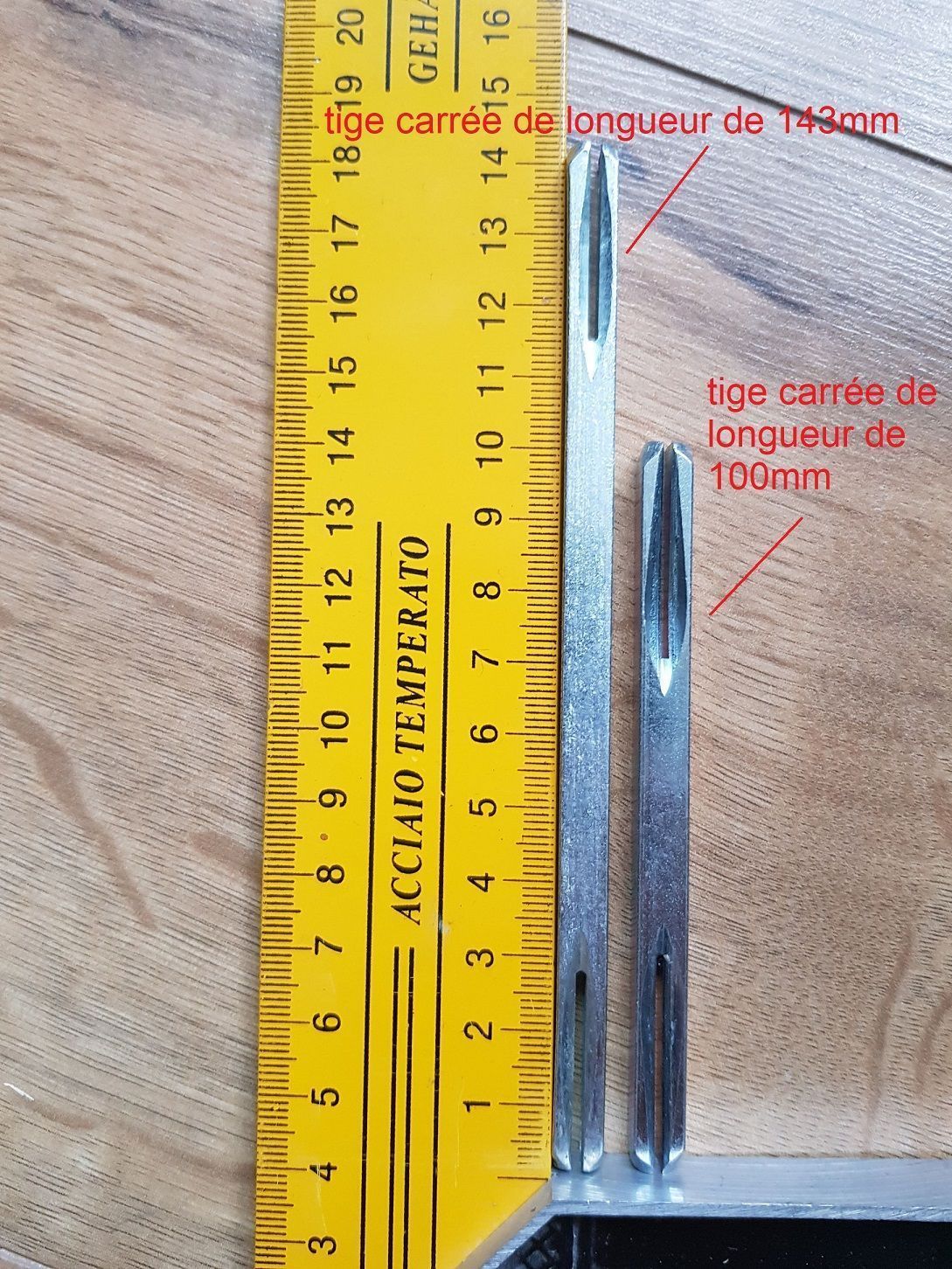 comparatif de différentes longueurs de tiges carrées pour une poignee de porte