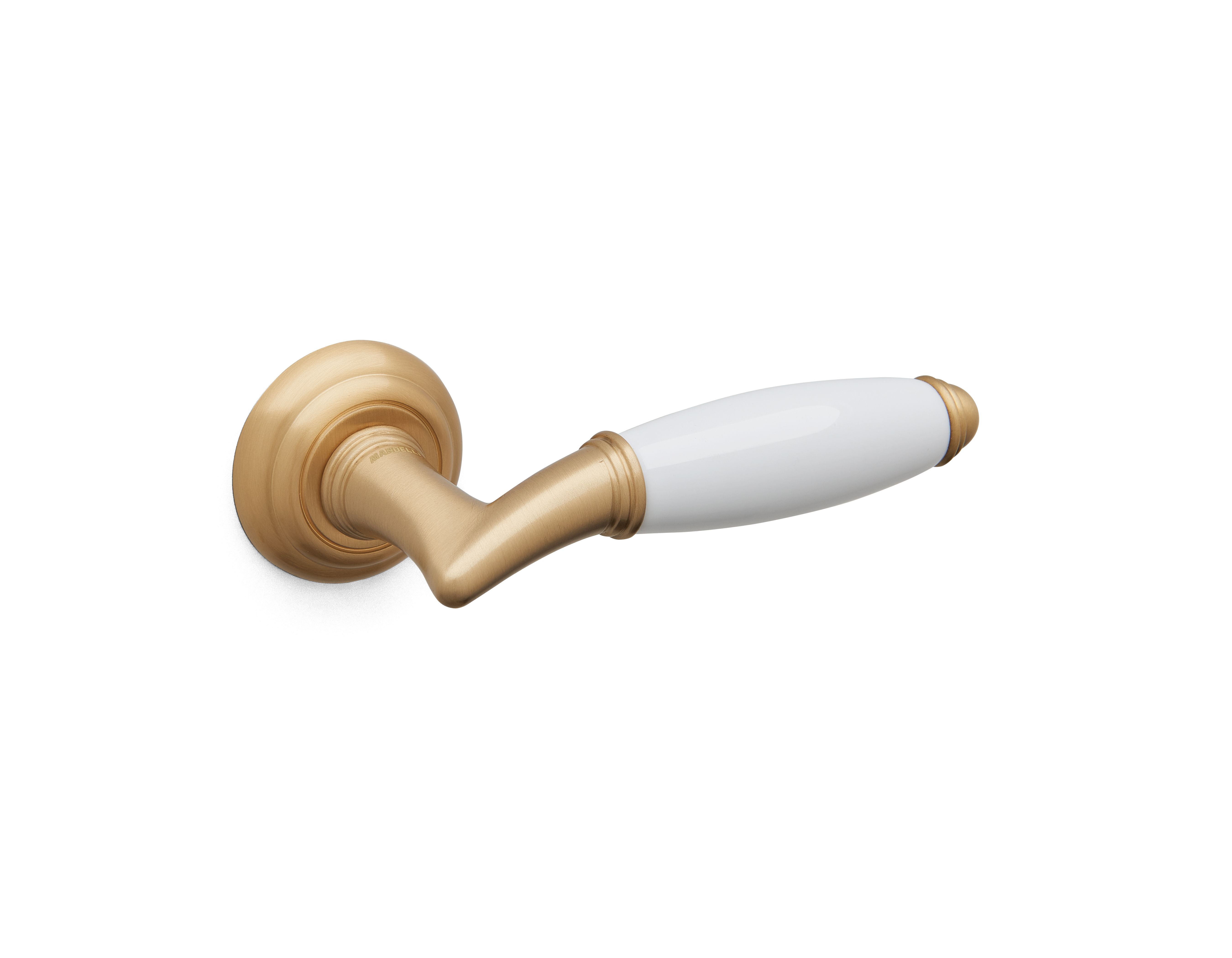 Poignée de porte en porcelaine en finition or satiné, elle est aussi disponible sur une plaque longitudinale