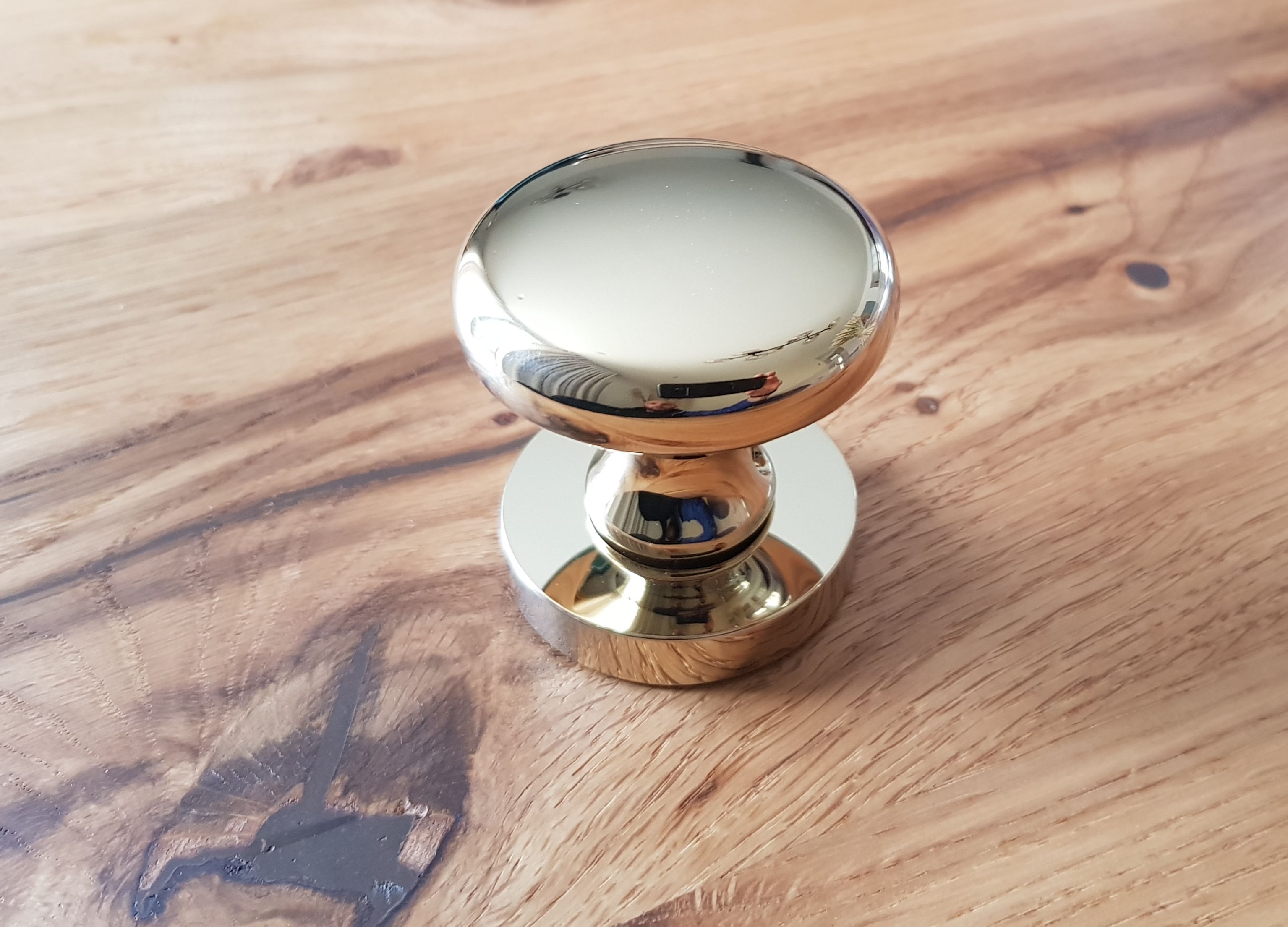 bouton de porte vintage qui remplace la poignée de porte ancienne vendu chez Milla poignée