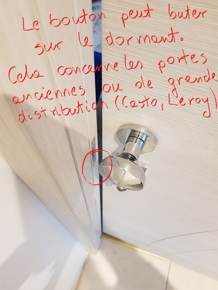 bouton de porte sur une porte équipée de serrure avec un axe de 50mm - vue d'en haut