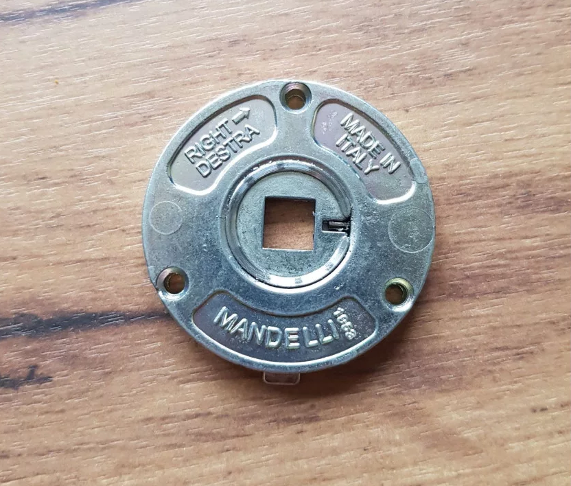 adaptateur de montage des poignées de porte