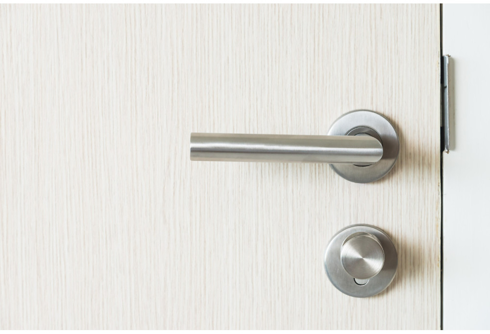 Comment choisir et entretenir une plaque de poignée de porte ?