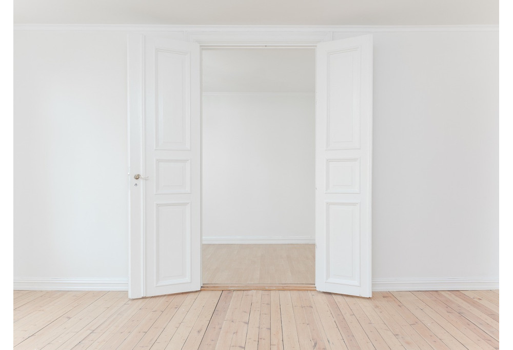 Astuces pour relooker vos portes d'intérieur avec des moulures