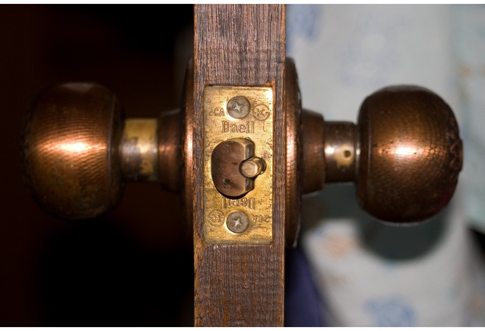 Pourquoi installer une poignée de porte tubulaire ? 